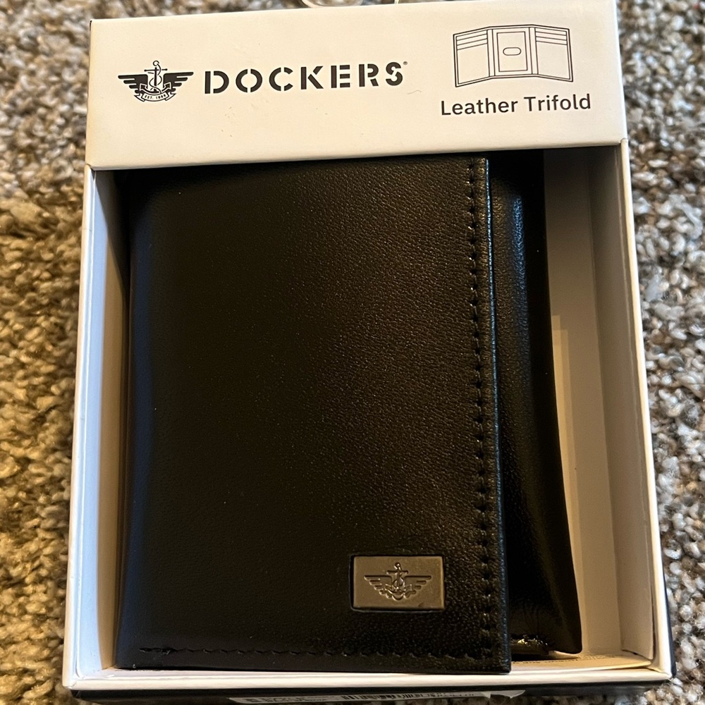 Dockers Black Leather Trifold Wallet